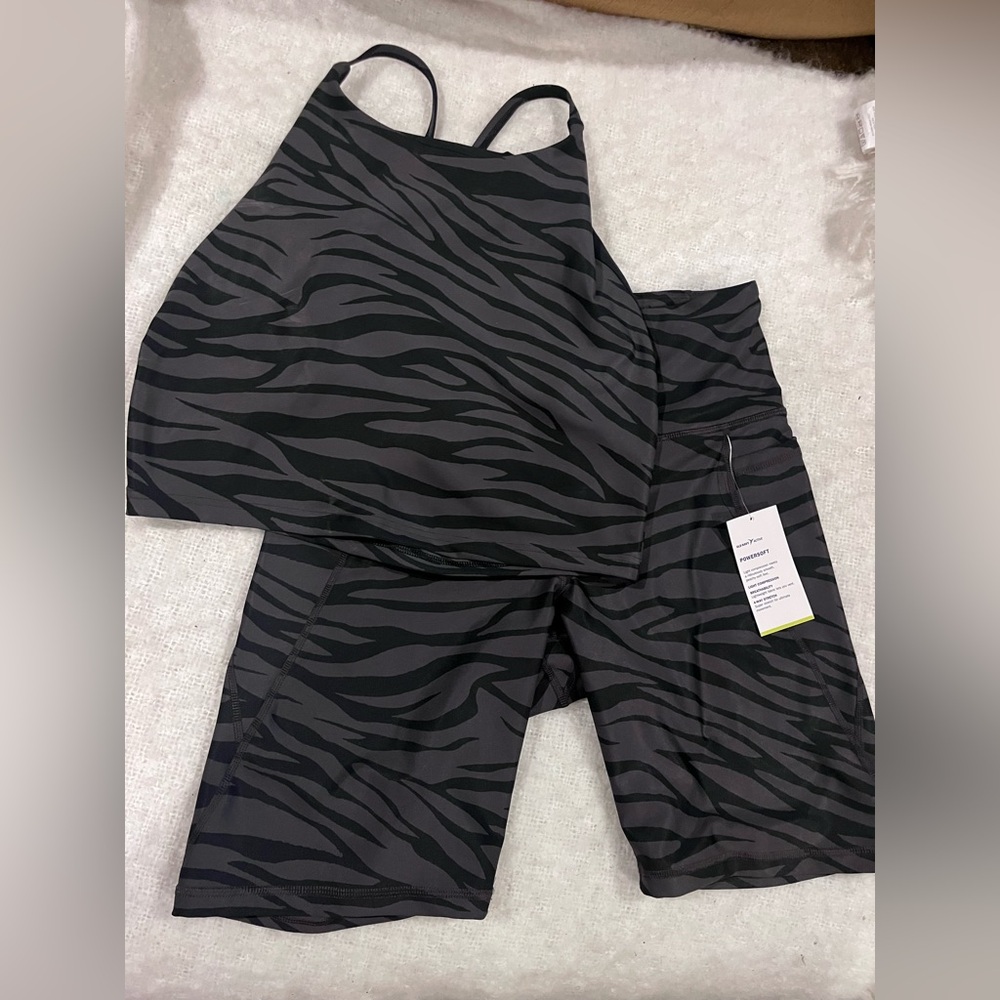 OLD NAVY ACTIVE BUNDLE black & gray zebra print sports bra NWOT bike shorts NWT